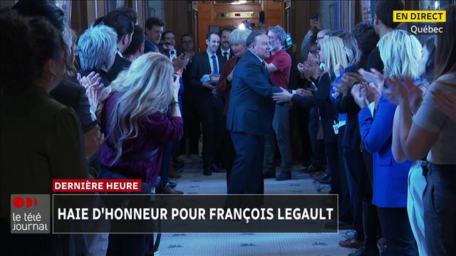 Haie d'honneur pour François Legault à l'Assemblée nationale du Québec