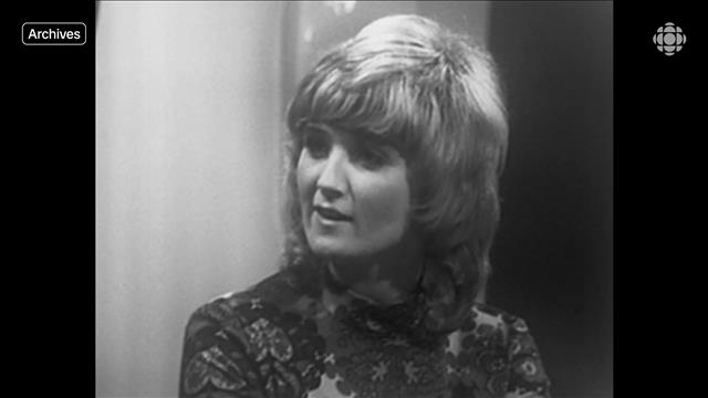 La chanteuse Karo raconte son parcours en 1971