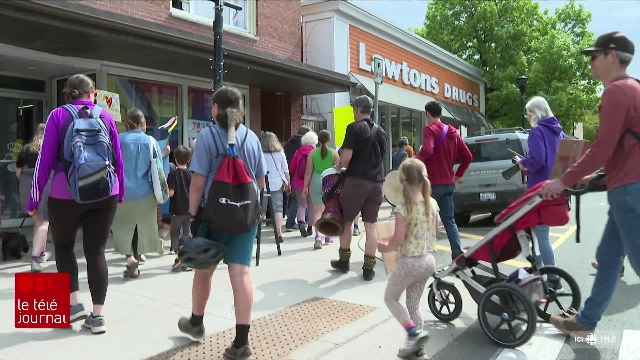 Mobilisation pour sauver leur bibliothèque