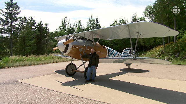 Un ébéniste construit un avion de la Première Guerre mondiale en 2017